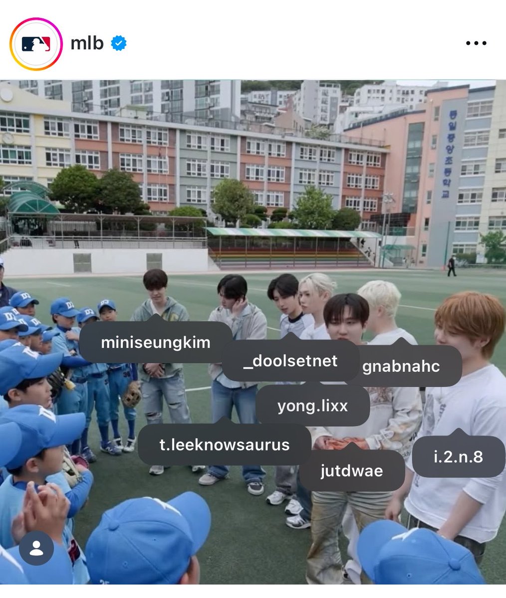 pinkpinkskz's tweet photo. 全員のアカウント綺麗にタグ付けしてくれてるのあり得なさすぎる、ファンアカウント？？？ https://t.co/VT6LN6vDsn