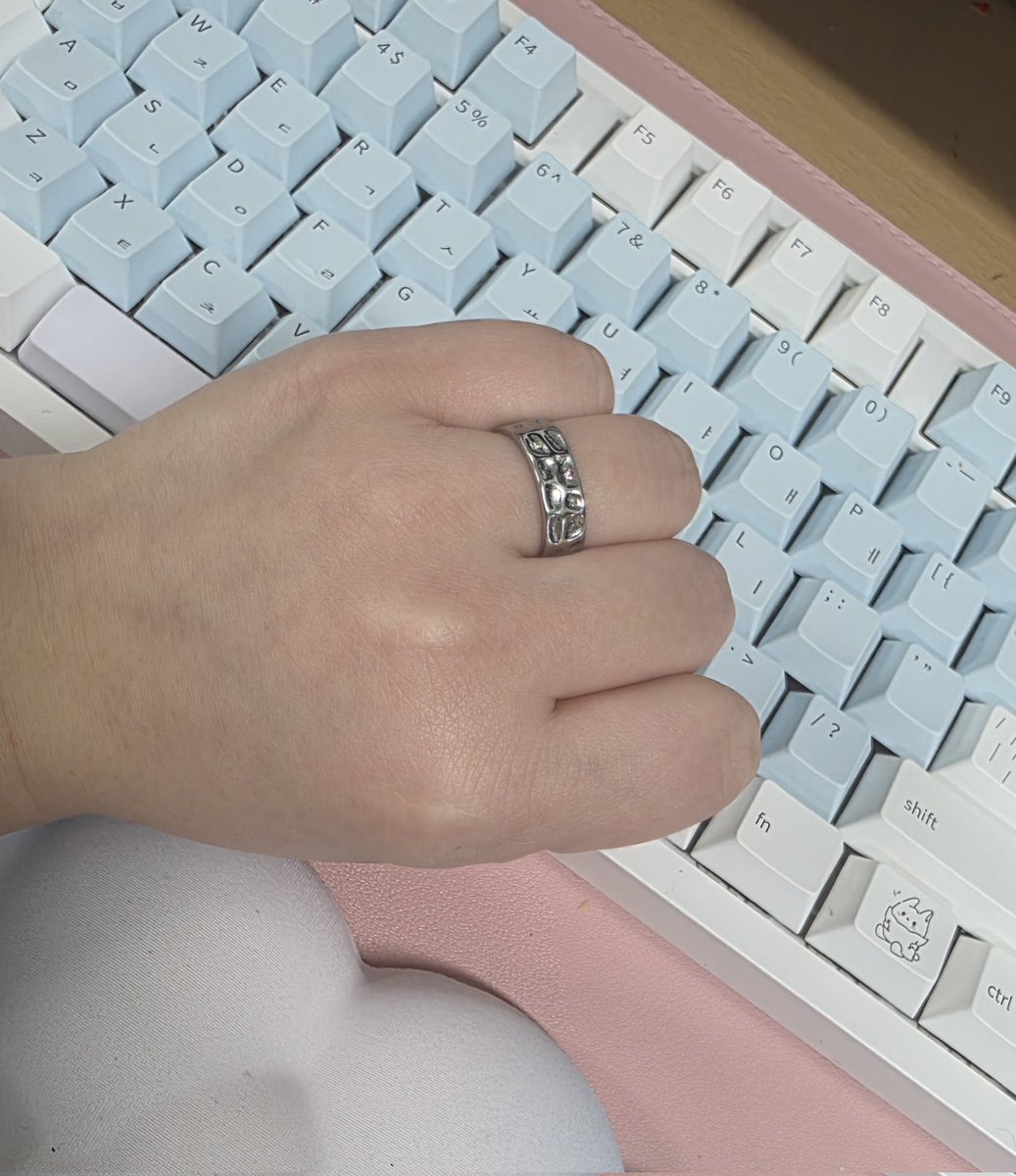 든든 ❥(E52,F17) tweet media
