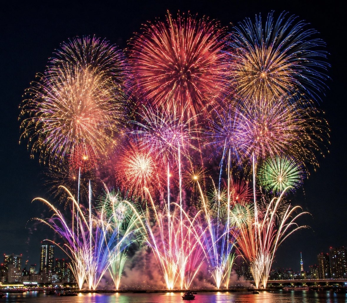 travelroad5's tweet photo. 【東京都で開催される花火大会まとめ】

7月12日(日)：用賀おやじ花火大会(世田谷区)
7月25日(土)：隅田川花火大会（台東区・墨田区）
7月25日(土)：立川まつり国営昭和記念公園花火大会(東京都)

7月25日(土)：ひので夏まつり花火大会(日の出町)
7月25日(土)：ふれあいらんど三宅島マリンスコーレ21フェスティバル大打上花火大会(三宅村)
7月27日(月)：ボートレース多摩川納涼花火大会(府中市)
7月28日(火)：葛飾納涼花火大会(葛飾区)
8月1日(土)：江戸川区花火大会（江戸川区）
8月1日(土)：いたばし花火大会(板橋区)
8月1日(土)：八王子花火大会(八王子市)
8月3日(月)：神津島渚の花火大会(神津島村)
8月8日(土)：神宮外苑花火大会(新宿区)
8月8日(土)：伊豆大島夏まつり花火大会(大島町)
8月8日(土)：奥多摩納涼花火大会(奥多摩町)
8月11日(火・祝)：江東花火大会(江東区)
8月22日(土)：稲城市若葉台地区夏まつり花火打ち上げ(稲城市)
8月22日(土)：上柚木夏祭り花火打ち上げ(八王子市)
8月29日(土)：武蔵村山市観光納涼花火大会(武蔵村山市)
8月29日(土)：昭島市民くじら祭夢花火(昭島市)
9月12日(土)：調布花火(調布市)
9月26日(土)：北区花火会(北区)
10月3日(土)：世田谷区たまがわ花火大会(世田谷区)
10月24日(土)：東京湾大華火祭(中央区)
11月14日(土)：大田区平和都市宣言記念事業「平和のつどい」平和記念花火(大田区)
11月14日(土)：秋川流域花火大会(あきる野市)
※現時点で日程が判明している花火大会のみになります