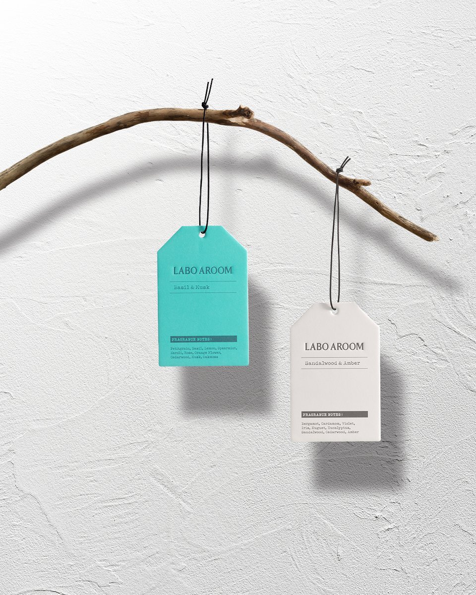 LABOAROOM's tweet photo. LABO AROOM　FRAGRANCE PAPER
 
空間の好きな場所に吊り下げやすい、ゴム紐タイプ。フレグランスペーパーなので、狭い場所にも吊り下げることができます👌クローゼットの中はもちろん、車の中、洗面&脱衣ルームに吊り下げるとほんのり爽やかな香りが漂う空間に。
※本品は壁や家具、布、革、衣類、車の塗装や樹脂部分等に直接触れないように数センチ以上離してお使いください。
 
    〇フレグランスペーパー
    容量：1枚
    価格：￥396（税込）
 
全国のドラッグストア、ECサイト（Amazon、楽天）などで販売中です。
※一部店舗ではお取り扱いがない場合がございます。
※ECサイトはプロフィール欄からご確認ください。