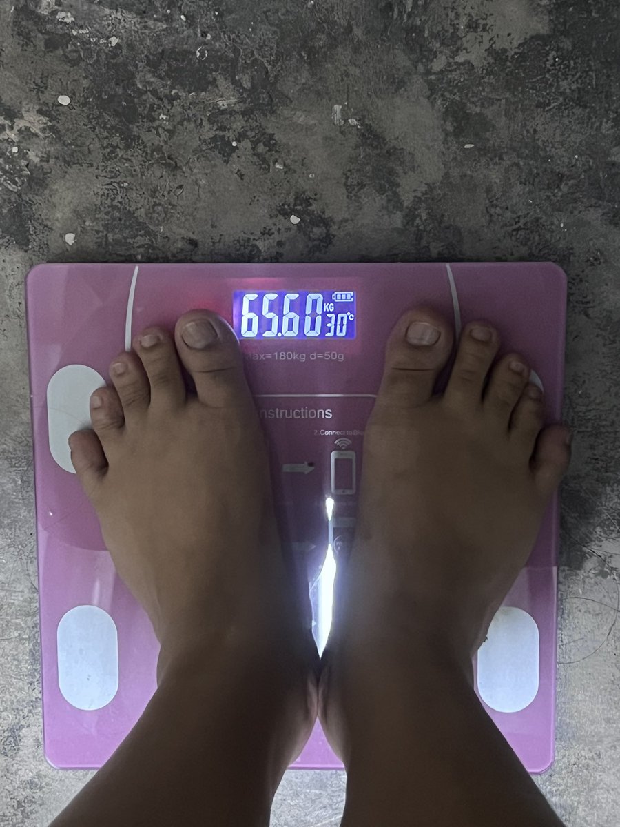 Kunnigar_'s tweet photo. จาก 70 ในวันนั้น สู่ 65.60 กก. ในวันนี้ ผ่านไป 1 เดือนครึ่งแล้ว ออกกำลีงกายบ้าง เดินบ้าง และจำกัดการกิน (IF) ไม่ง่ายเลยแหละ เก่งมากแล้ว กรรณิการ์ #ควบคุมอาหาร #ลดน้ำหนัก https://t.co/2fn74Qpw7Y