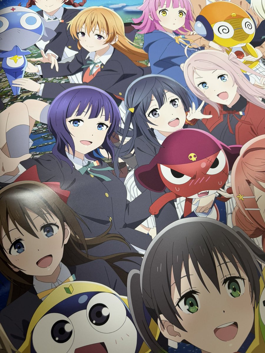 このポスター、B2って書いてあるのに数ミリデカくてフレームに入らない
