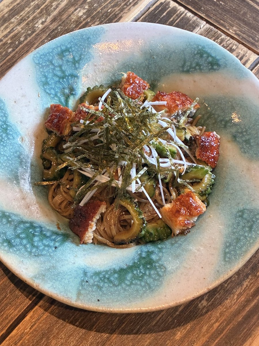 nanka_iitoco's tweet photo. 7月10日(金)〜11日(土)
追加メニューです👀

＊うなぎとゴーヤのバター焼き蕎麦

日本蕎麦を使ってます🥢

一気に夏になりましたね！
スタミナメニューっぽくうなぎとゴーヤのメニューです👩🏻‍🍳

この夏何回か登場させたいなと思ってます。
よろしくお願いしまーす🍎🐿️ https://t.co/vuZUSo38ks