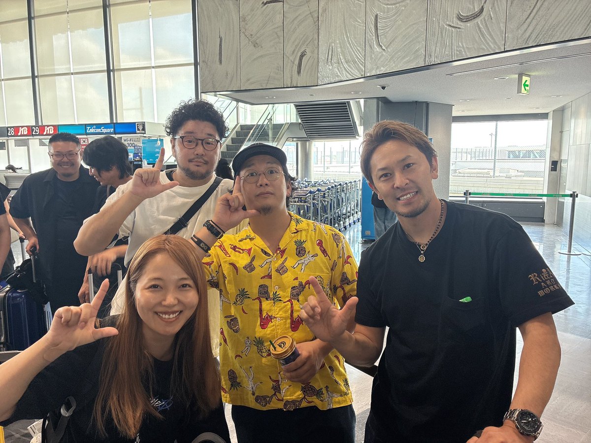 Lstyle_Japan's tweet photo. ZEROリーグ群馬エリア代表チームOneのみなさんがK-FESTIVALで行われる世界大会に向けて出発します‼️

鈴木一行選手
久保田將裕選手
横田涼選手
橋本佳奈選手

チームOne所属L-styleプレイヤーのみなさんから『いってきます』の写真をいただきました😆

目指せ‼️世界一‼️

皆様、応援よろしくお願いします✨
#Lstyle
#ダーツ