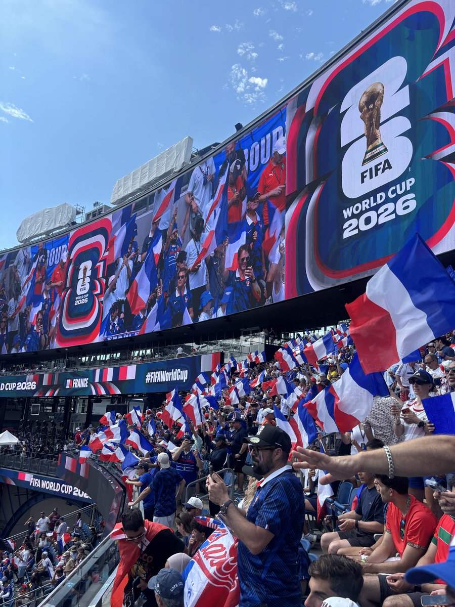 coco98000's tweet photo. Merci les bleus💙🤍❤️@equipedefrance @FIFAWorldCup https://t.co/Url5vsMmFL
