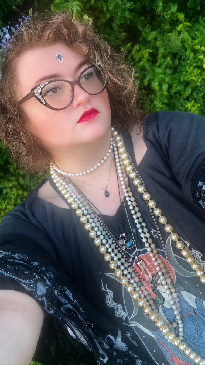 digix101's tweet photo. New shirt featuring Hecate, a black velvet duster, paired with some witchy leggings.

I’ve also been doing a lot of magic and spell work lately, and it’s been so much fun.

So excited for spooky and shadow season. 🖤

#shadowwork https://t.co/XZHWYhK9pm