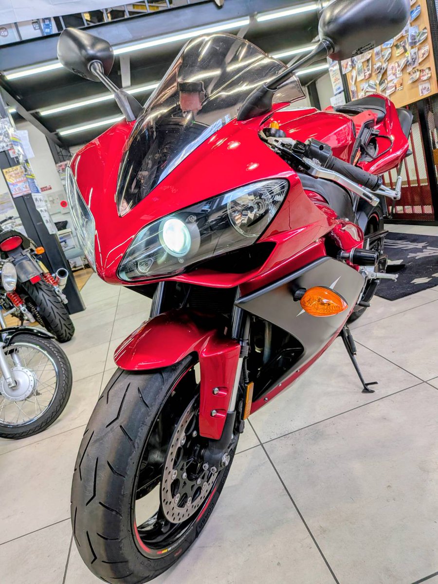 MFD41264038's tweet photo. MFD大阪寝屋川店です😌
2007年式YZFｰR1入荷しました！
🏍走行距離：29,166Kｍ

古さを感じないデザインはまだまだファンは多いアップマフラーモデル！🥰

詳細はこちら↓
https://t.co/jwlCliyHS5 ｳｪﾋﾞｯｸ
＃MFD大阪寝屋川店 #YZFR1 #YAMAHA https://t.co/WVf4pP0mVr