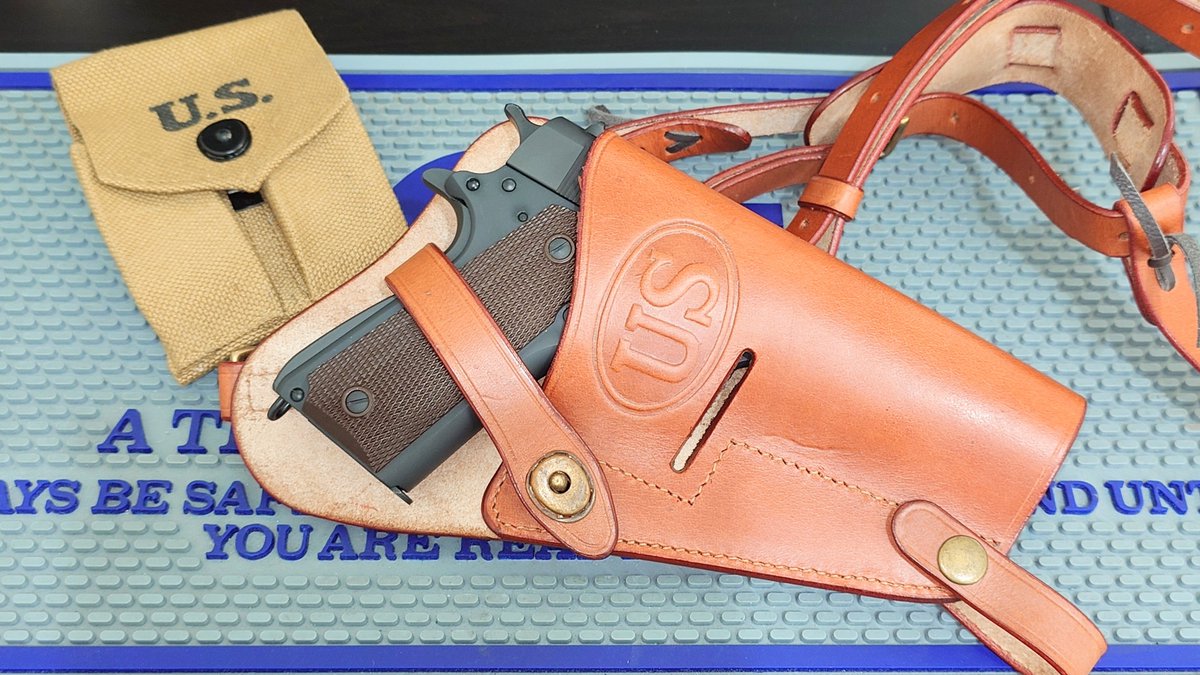 Yuki191145's tweet photo. 激安トルコ製M1911A1ゲット

たった$380だけど、お値段以上のクオリティ

第二次大戦中の1943～1945年に製造されたRemington製M1911A1を再現してる

刻印を入れ直してオリジナルのレミントン製に近付けたいな～🤔 https://t.co/DtahnwCYim