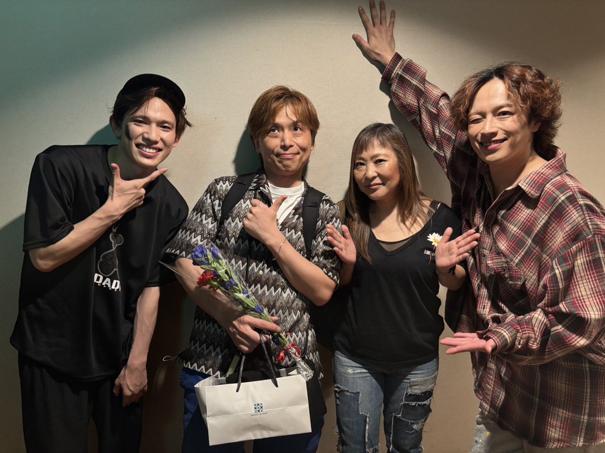 Shogo_Suzuki_'s tweet photo. 先日は石丸さち子さんが観にきてくれました♪
色んな話に花が咲いた☆
本日もモリミュ行ってきます。
#モリミュ https://t.co/03j7QS2ilK