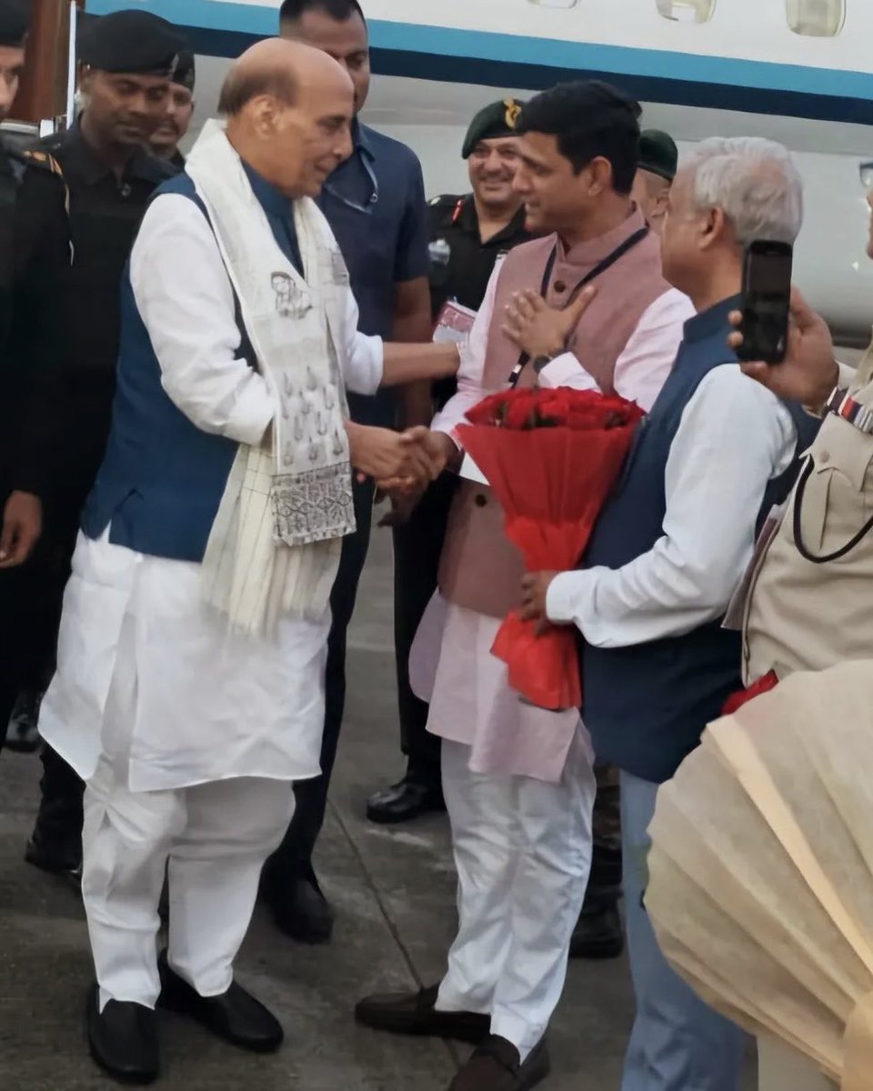 advpushyamitra's tweet photo. भारत के यशस्वी रक्षा मंत्री, वरिष्ठ जननेता एवं राष्ट्र की सुरक्षा को नई मजबूती प्रदान करने वाले आदरणीय श्री @rajnathsingh जी को जन्मदिवस की हार्दिक शुभकामनाएँ।

ईश्वर से आपके उत्तम स्वास्थ्य, दीर्घायु एवं निरंतर राष्ट्रसेवा के लिए ऊर्जा प्रदान करने की प्रार्थना करता हूँ। आपके नेतृत्व में भारत की सुरक्षा और सामरिक क्षमता निरंतर नई ऊँचाइयों को प्राप्त करती रहे।

जन्मदिवस की हार्दिक बधाई एवं शुभकामनाएँ।