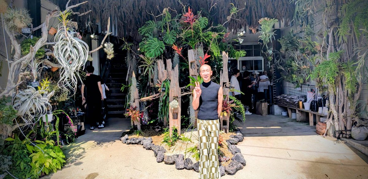 HYOUROX's tweet photo. 変態植物倶楽部でお世話になった花宇宙さんのドリームガーデンへ弾丸ツアーです🙇🙇こちらも大盛り上がりのイベントです🙇🙇今週末行ってみてください🙇
#変態植物倶楽部
#ドリームガーデン https://t.co/9Hk7cUsXnc