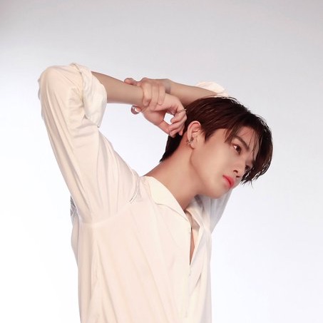 baelov8's tweet photo. 잘생긴 배진영 https://t.co/Q93cvCwF0Z