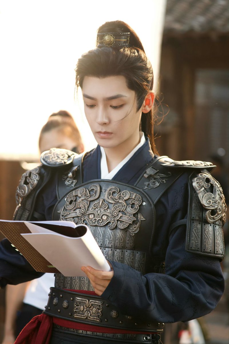 unffcy's tweet photo. ((เสี่ยวโหวชอบตัวละครเซียวอู๋อีจริงๆ นี่พอจะเดาได้ว่าทำไมถึงชอบ ซึ่งฉันก็ชอบมากเหมือนก��น ���ั้งแต่รู้ว่าเสี่ยวโหวรับเล่นบทนี้ก็ตั้งตารอมาก พอรู้เรื่องนางเอกก็ทำใจอยู่นานเหมือนกัน เพราะฉะนั้นขอโฟกัสที่บทเซียวอู๋อีเท่านั้น)) https://t.co/Wgzkuiz9Xd