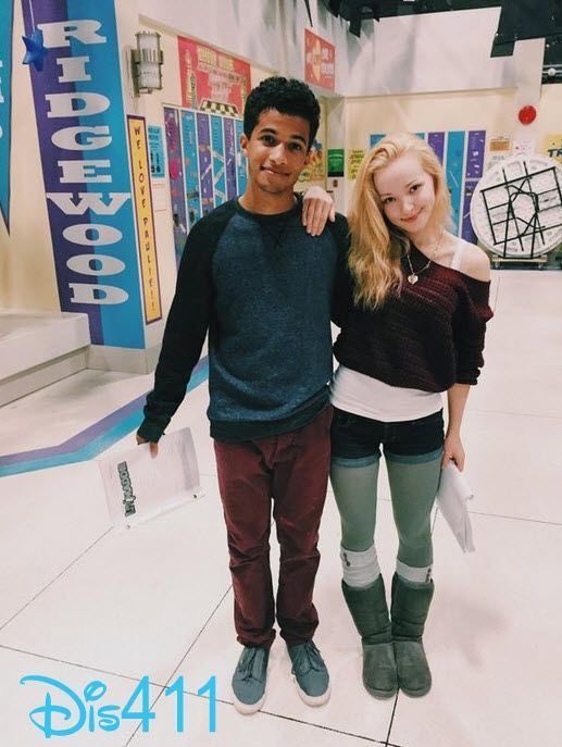 remshoax's tweet photo. her outfit is so cute here https://t.co/XkA4BjYmHd