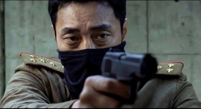 kdrama_menfess's tweet photo. •kdm• 🔥⚠️ Agent Kim Reactivated

Scene flashback aksi 3 menit pas Kim Bujang masih jadi agen rahasia 100% dibuat pake AI generatif. ​Tanpa syuting &amp; tanpa So Jisub. Tapi hasilnya bisa keliatan rill banget + pangkas budget produksi sampe 60% 👀 Wdyt? https://t.co/yKxv4LMAxr