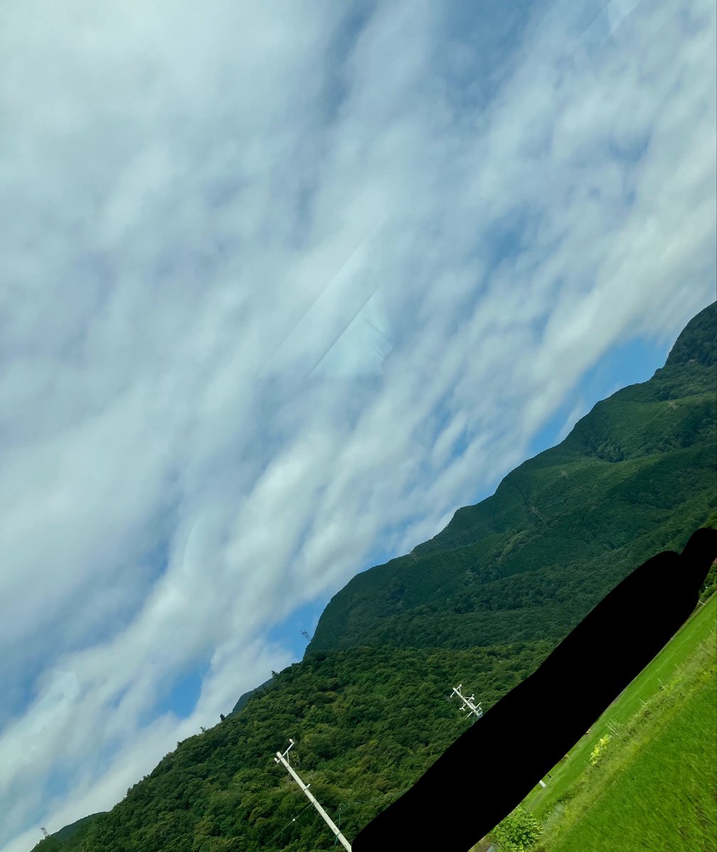 chijyu_06's tweet photo. 実際もっと山近いんだけど、写真では分かりにくいなぁ…山に吸い込まれそう🫨 https://t.co/GI3VGDTrvf