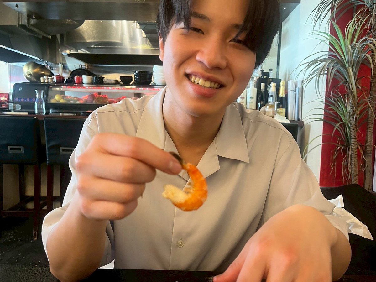meidaibuken's tweet photo. 【La,585 ばんちー】

🧀ちー様
舞研で手に入れたものが1番多そうなお兄さん。賢いと非常識が同じ比率。実家は彼のことを海外留学を控えた、バドミントンサークルのエースと信じきっているらしい。 https://t.co/ntWeYSNb5I