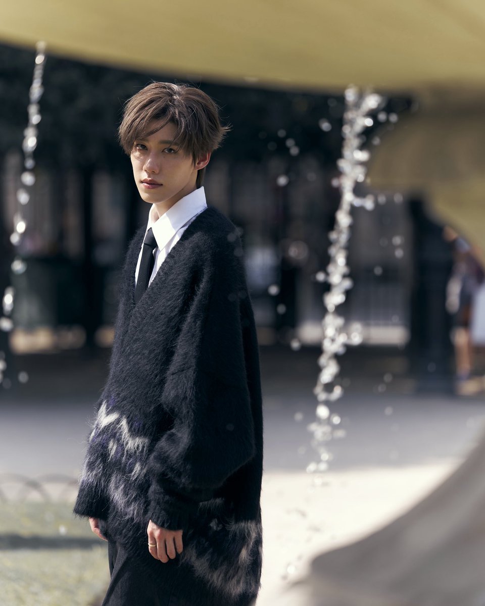 mintmag_th's tweet photo. โซจึ้ง! ส่งภาพ ‘พีพี’ แบรนด์แอมบาสเดอร์คนสำคัญของ Balenciaga ในลุคสตรีทสไตล์ริมถนนปารีส หลังร่วมชมแฟชั่นโชว์ Balenciaga คอลเล็กชั่นกูตูร์ครั้งที่ 55 โดยพีพีมาในลุคที่ 23 จากคอลเล็กชั่น Winter 26💚

#ppkritt
#Balenciaga #BalenciagaCouture
#Balenciaga55thCouturexPPKRIT
#MintNews https://t.co/0d99zBP3BL