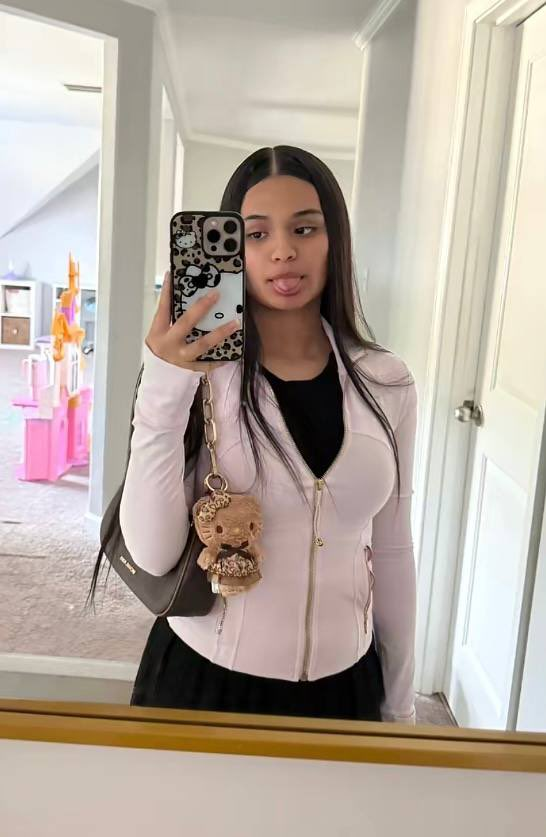 hawtbopz's tweet photo. nghhh pretty latina bop sticking out her tongue 😵‍💫🤤 https://t.co/RR7RcQUOBn