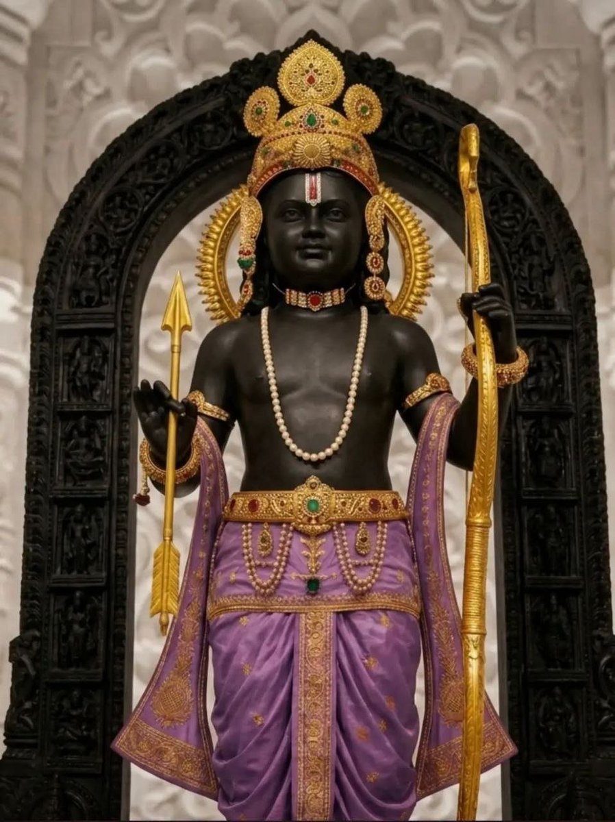 KailasSanatani's tweet photo. संपूर्ण सृष्टि को अपनी भृकुटी के विलास मात्र से नृत्य कराने वाले, करोड़ों कामदेवों की कांति को भी मात देने वाले, भक्तों के सुख और कल्याण हेतु अवतार धारण करने वाले भक्तवत्सल प्रभु श्री रामलला सरकार को हमारा कोटि-कोटि प्रणाम। 🙏🚩

हे प्रभु श्रीराम! हमारे हृदय में आपकी अटूट भक्ति सदा विराजमान रहे। आपके दिव्य स्वरूप का निरंतर स्मरण और दर्शन करते हुए हमारा जीवन धन्य हो जाए। अपनी असीम कृपा-दृष्टि हम सभी पर सदैव बनाए रखें तथा हमें धर्म, सत्य और मर्यादा के मार्ग पर चलने की शक्ति प्रदान करें।

जय श्री राम! 🚩🙏