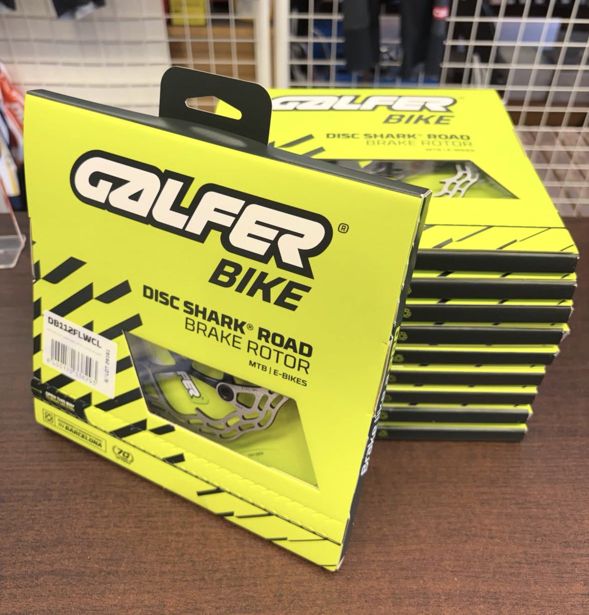 EuroadB's tweet photo. GALFERブレーキローター入荷してます❗️
歪みにくくしっかり止まれます👍
ウェーブ形状にサメのせびれのようなディテールが内側にあります🦈 https://t.co/JONgt9LsOK