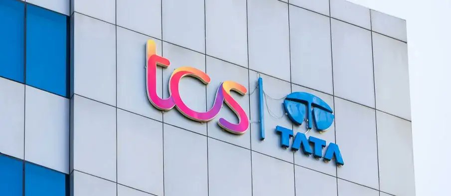 financebyanmol's tweet photo. 📊 TCS Q1 FY27 Results

Net Profit: ₹13,349 Cr vs ₹13,416 Cr Est ❌

Revenue: ₹72,275 Cr vs ₹71,856 Cr Est ✅

EBIT: ₹17,317 Cr vs ₹17,347 Cr Est ❌

EBIT Margin: 24.0% vs 24.15% Est ❌

💰 Dividend: ₹12 per share

Revenue beat expectations, but profit and margins came in slightly below estimates.
