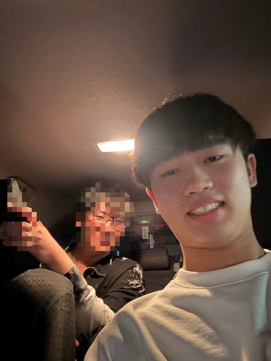 meidaibuken's tweet photo. 【La,583 まさきかやの】

🫡まさき
企業に提出する証明写真に加工を施す強心臓。同乗者に急ブレーキを指摘された結果、ブレーキを踏まなくなってしまった。 https://t.co/WJJGuiB5zh