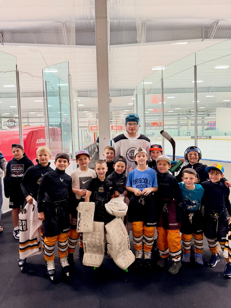 willmackupdates's tweet photo. New photo of Macklin with the Junior Bruins. 

https://t.co/DNeaAKu3iy https://t.co/8kwZOo8Sm2