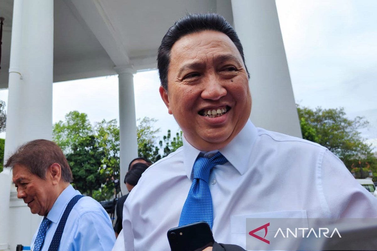 Damdamjub's tweet photo. Thread part I Konglomerat Atau Taipan Sumber Daya Alam Indonesia

Yuk kenalan dengan Boy Tohir yang merupakan kakak dari Erick Tohir.
Nomer 19 orang terkaya di indonesia

List perusahaan SDA yang terkait dengan Boy Tohir

- PT AlamTri Resources Indonesia Tbk
- PT Adaro Minerals Indonesia Tbk (ADMR)
- PT Merdeka Copper Gold Tbk (MDKA), - PT Merdeka Battery Materials Tbk (MBMA)
- PT Adaro Indonesia: Entitas utama non-publik yang memegang langsung Perjanjian Karya Pengusahaan Pertambangan Batubara (PKP2B) blok raksasa di Kalimantan Selatan
- PT Maruwai Coal: Anak usaha privat pemegang konsesi batu bara metalurgi (coking coal) premium di Kalimantan Tengah
- PT Mustika Indah Permai: Perusahaan privat tambang batu bara di Sumatra Selatan
- PT Bhakti Energi Persada: Membawahi belasan anak usaha non-publik pemegang IUP batu bara masif di Kutai Timur.