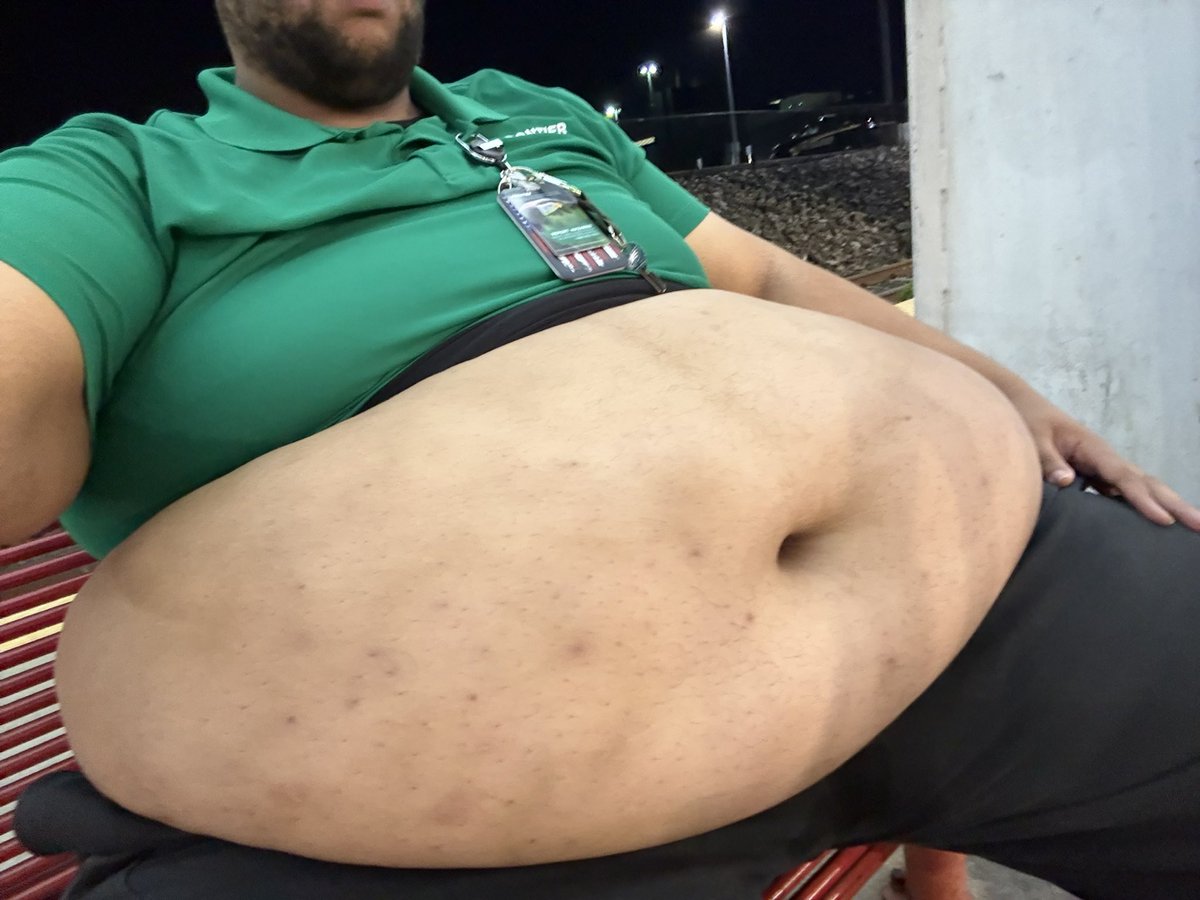 nikeike337's tweet photo. Had to let the belly breathe after work https://t.co/tZdEaHkfC4