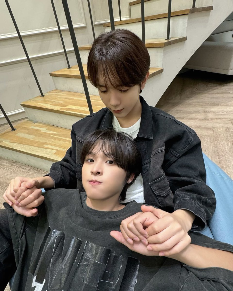 rikurismeee's tweet photo. me sayang kalian ya! ueueue udah 3 taun jalan bareng bareng. SAYANG KURYOMIZ SLAMANYA LOVE U
Three Years With Kuryomiz❤️💛
#3YearsWithRIKU
#리쿠_공개_3주년_축하해
#3YearsWithRYO
#료_공개_3주년_축하해 https://t.co/KJDAQJbpmb
