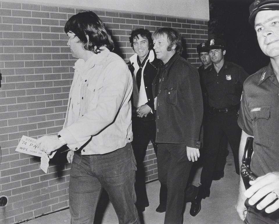 AboutElvis's tweet photo. ON THIS DAY
July 10, 1974.
Elvis, Sonny and Red West at the Memphis Southmen's football season opener.
#Elvis #ElvisPresley #Elvistheking #Elvis1974 #ElvisHistory #Elvis2026 https://t.co/AUWo36Sdqi