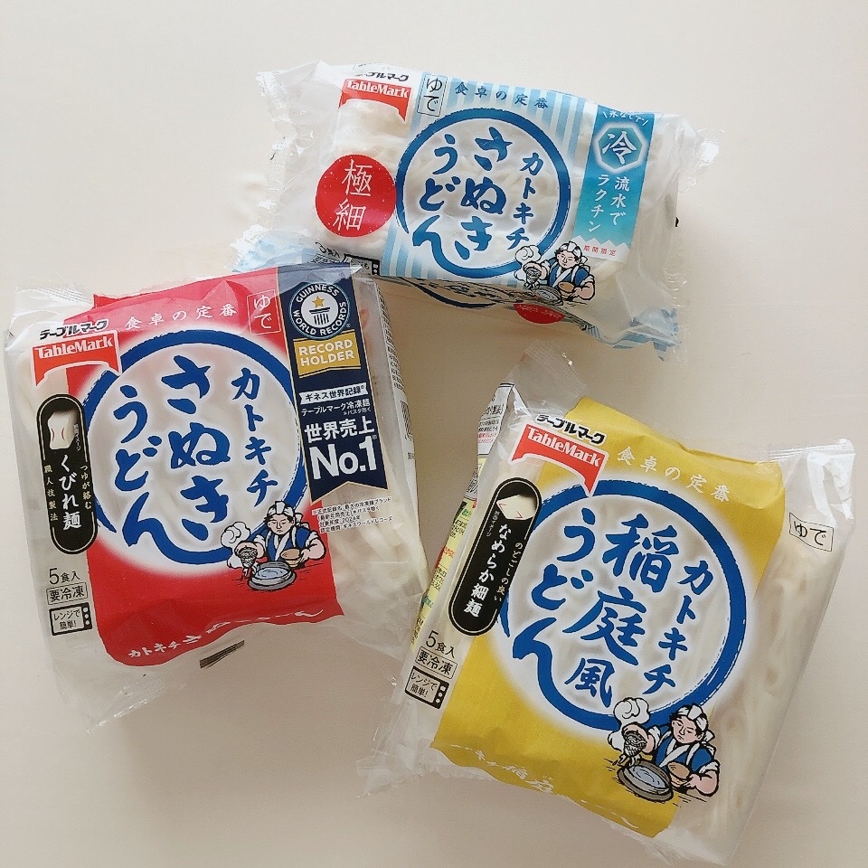 momoncha__n's tweet photo. コシノツヨシ テーブルマーク様（@TableMark）カトキチさぬきうどん夏のTVCMキャンペーンで、冷凍うどん3種セットを頂きました🥢

暑い日は手軽に用意できるので冷凍うどんを切らさないようにしています😊稲庭風うどんは今回が初めてなので楽しみです。
#冷凍めんはテーブルマーク #テーブルマーク https://t.co/QSCYm5lT7q
