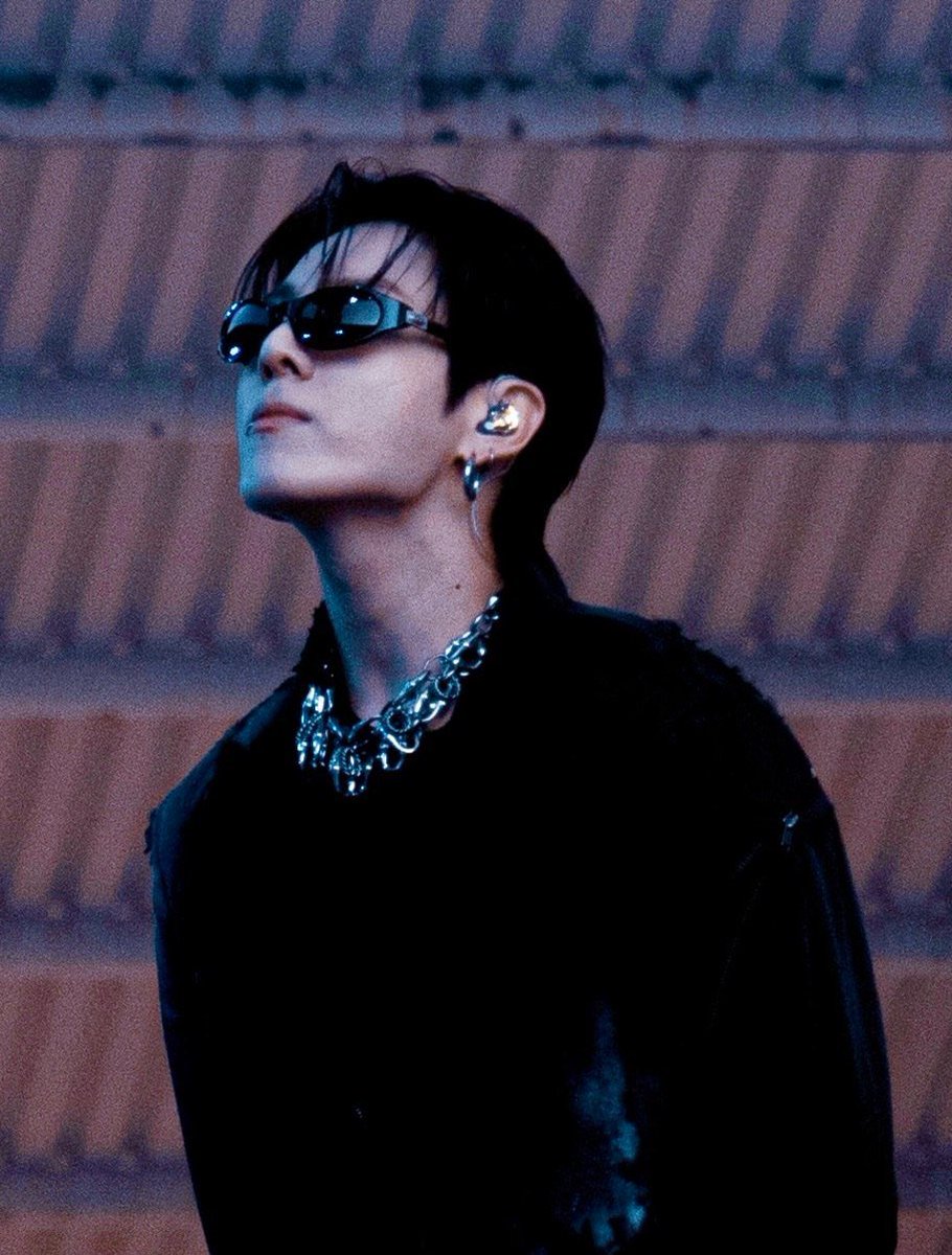 JeonJungkook_BR's tweet photo. Fotos incríveis de Jungkook durante os shows em Bruxelas e Londres 🖤

📸 Fotógrafa Elena Ferrarini via Instagram https://t.co/tnRiTz9rUN