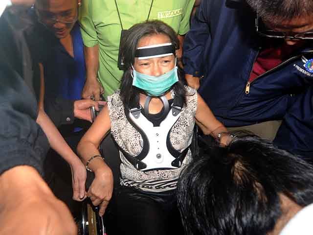 pads_nosi's tweet photo. Kapag politiko at influential na tao, privileged pa din sa mata ng batas kahit na magnakaw at gumawa ng krimen. May mga hindi mahanap, pag nahuli ay sari-saring sakit ang matutuklasan at konting panahon lang sa kulungan ay pwedeng mabigyan ng pardon. 

Habang ang mga mahihirap lalo na mga aktibista, kulong agad at nasa maximum security pa kahit na totoong may mga sakit at senior citizens na.

Sa bansang ito kasalanan maging mahirap at lumaban para sa iyong mga karapatan while you will be rewarded and be given special treatment kahit na magnakaw ka ng ilang milyon basta mayaman at may kapit sa politika.