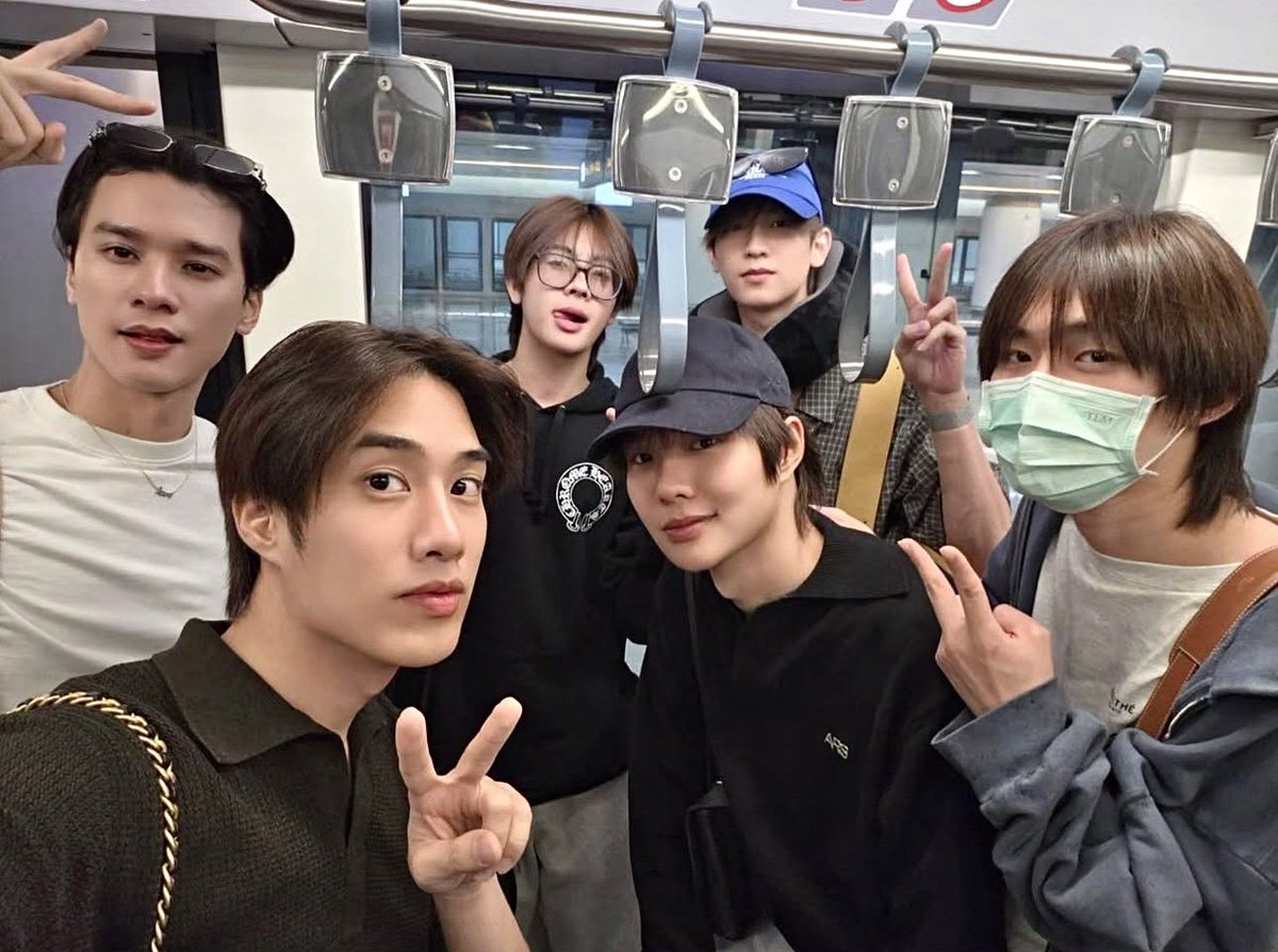 nch2811's tweet photo. 3 คู่ /6 คนนี้ มันเป็นอะไรที่อุ๋งอิ๋งในหัวใจที่สุดแล้ว กว่าจะมีโอกาสอยู่กันเป็นก้อนแล้วถ่ายลงให้เราดูแต่ละทีอะ🫶🏻🥹🥹

#เติ้ลเฟิร์สวัน #เก่งน้ำปิง #โทมัสก้อง https://t.co/c5UgtbG8U1