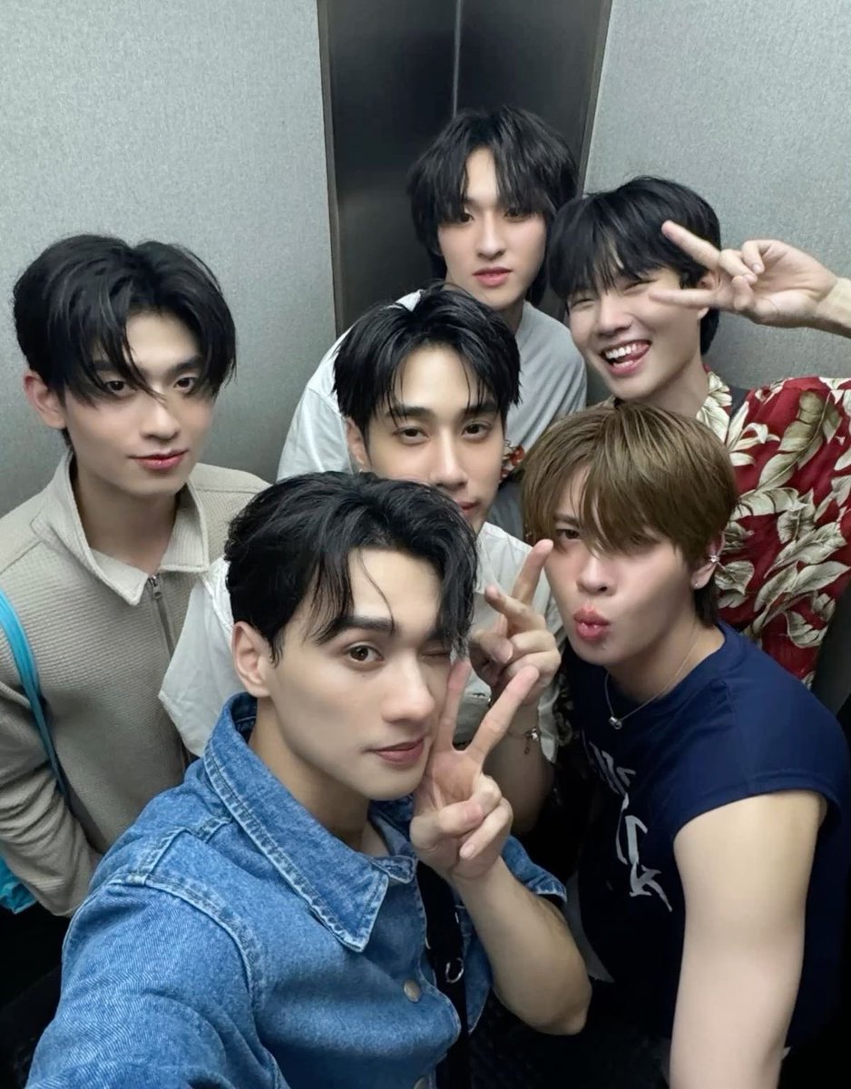 nch2811's tweet photo. 3 คู่ /6 คนนี้ มันเป็นอะไรที่อุ๋งอิ๋งในหัวใจที่สุดแล้ว กว่าจะมีโอกาสอยู่กันเป็นก้อนแล้วถ่ายลงให้เราดูแต่ละทีอะ🫶🏻🥹🥹

#เติ้ลเฟิร์สวัน #เก่งน้ำปิง #โทมัสก้อง https://t.co/c5UgtbG8U1