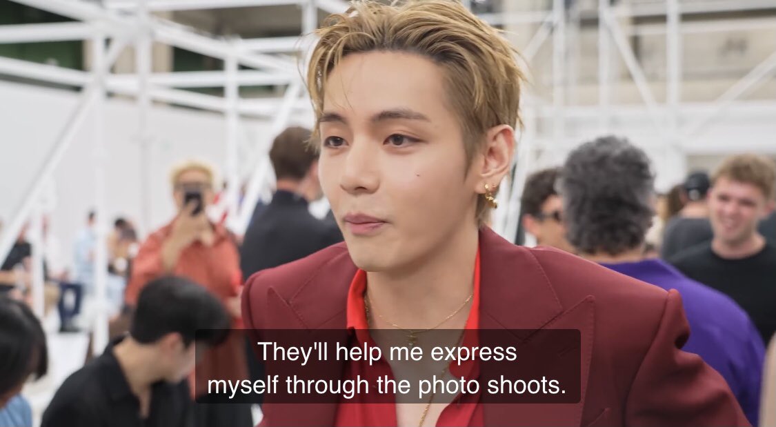 BTSV_Youtube's tweet photo. Taehyung was featured in the CELINE video by French fashion journalist &amp; director Loïc Prigent.

Like &amp; watch. If you want to comment, pls avoid spamming hashtags &amp; comment normally. 

▶️ https://t.co/5oThJqya4Z https://t.co/hrctVNvbpZ