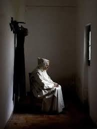 liderSanAlfonso's tweet photo. Rezad por los religiosos y religiosas contemplativos.
Son un tesoro que en la Iglesia estamos dejando morir porque ya no creemos en el poder de la oración, el silencio y la huida del mundo, para salvar al mundo.
Correspondedles con vuestra oración. https://t.co/0f24EUBYTT