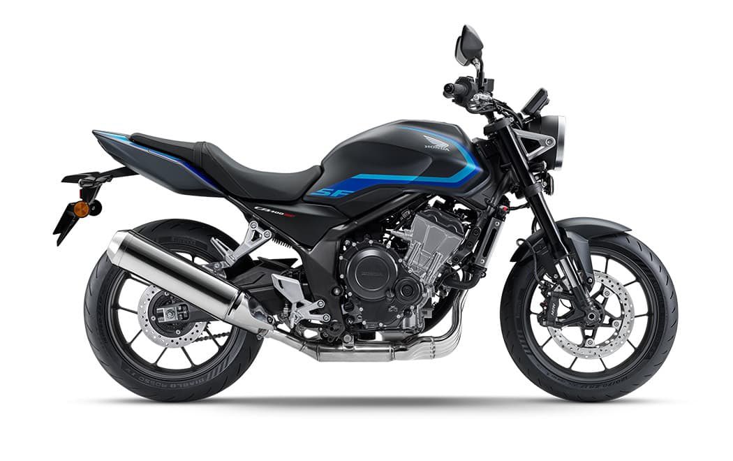 PutiMotor's tweet photo. ホンダが「CB400 SUPER FOUR E-Clutch」を、8/21発売。

399ccの水冷4ストDOHC4バルブ並列4気筒エンジンを搭載。

スロットル・バイ・ワイヤを採用し、吸気系はダウンドラフト化。

Eクラッチ、新設計シャシー、電子制御、コネクテッド機能など、最新技術を散りばめた新時代のスタンダードネイキッド。

【車重/シート高/タンク/出力/価格】
187kg/780mm/15L/58ps/998,800円

https://t.co/LHtuJ2tsCu