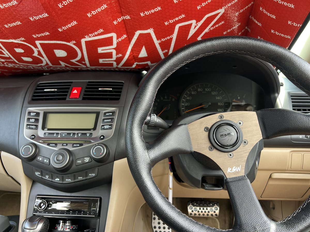 bad_onestar's tweet photo. 今日の車内も激暑です https://t.co/TIyYXnefNn