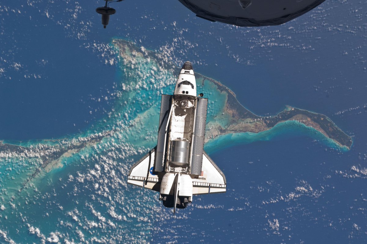 Astro_Cady's tweet photo. #OTD July 10, 2011: Space Shuttle Atlantis approached the @Space_Station for docking for the last time:
https://t.co/iDvDLeuiZW 
@NASA #space #ISS #SpaceShuttle #Atlantis #STS135 https://t.co/0oOv3l4L5Y
