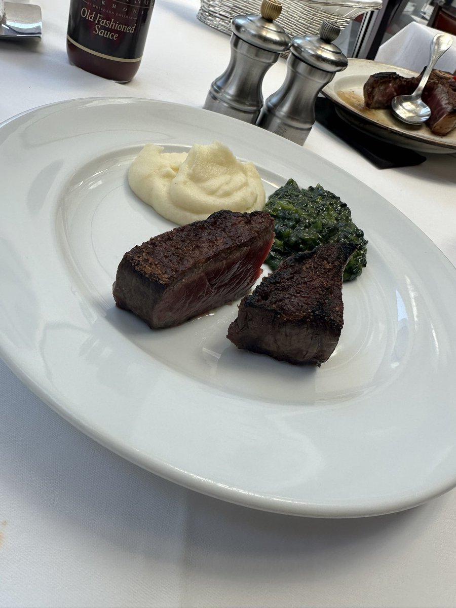 kenkengold8's tweet photo. 肉フェスの時に行くって約束したんできた😎
残念ながら約束してた店長さんは休みで不在😂
肉フェスの時も美味かったけど店舗はレベルが違った…
特にマッシュポテトとほうれん草の付け合わせがまぁ肉に合う
ウルフギャング恐るべし… https://t.co/LNCp6nvuNw