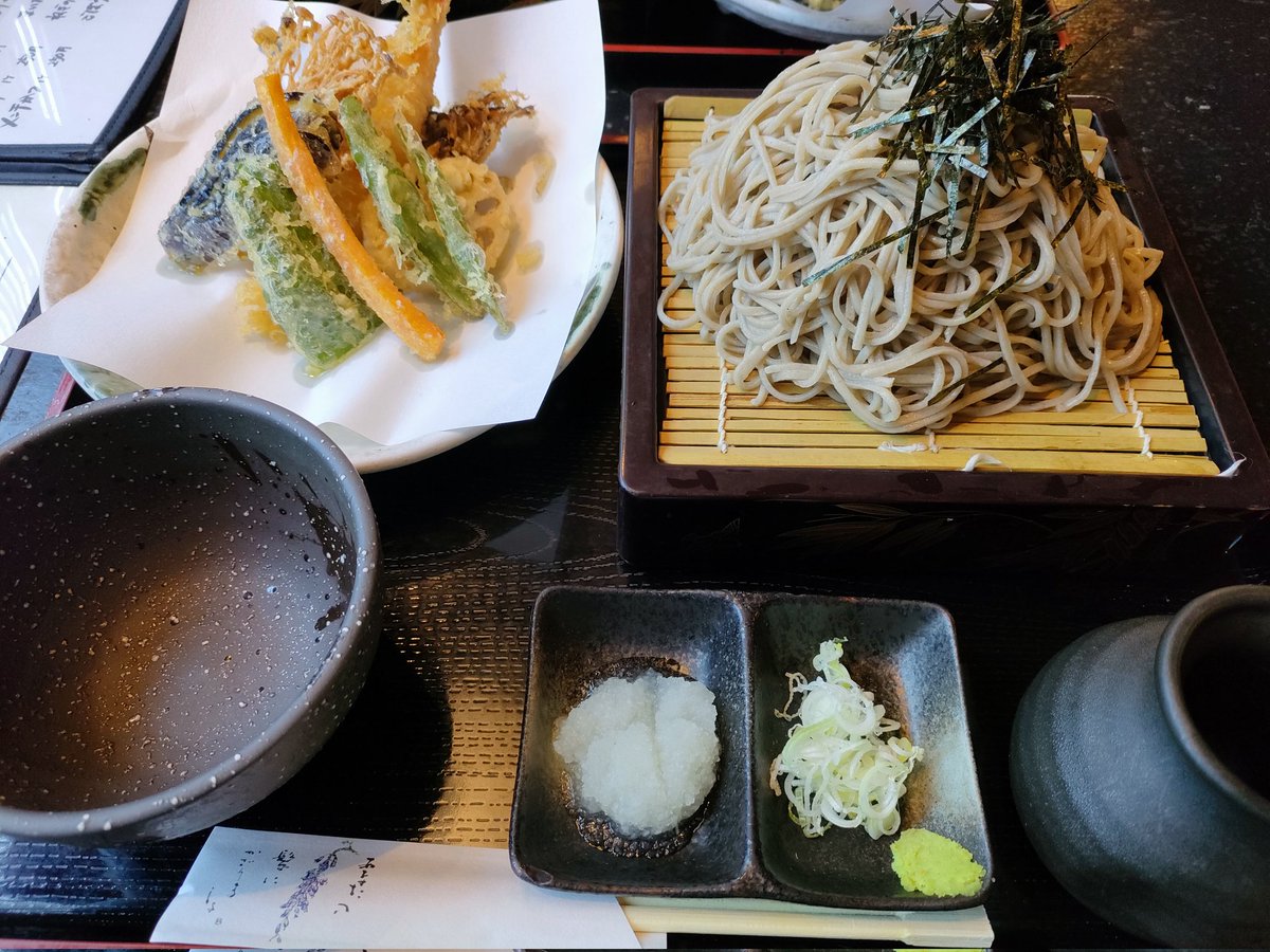wm_sh9's tweet photo. ちょっと豪勢にお昼ごはん https://t.co/47c7Xvw3q0