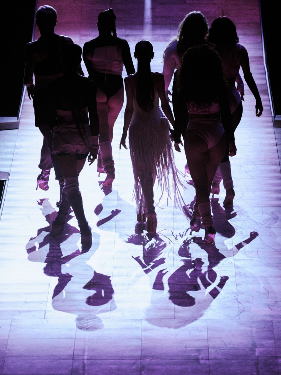 ArianaToday's tweet photo. ariana grande performing at the ‘eternal sunshine tour’ in atlanta, ga https://t.co/8XXtouKL25