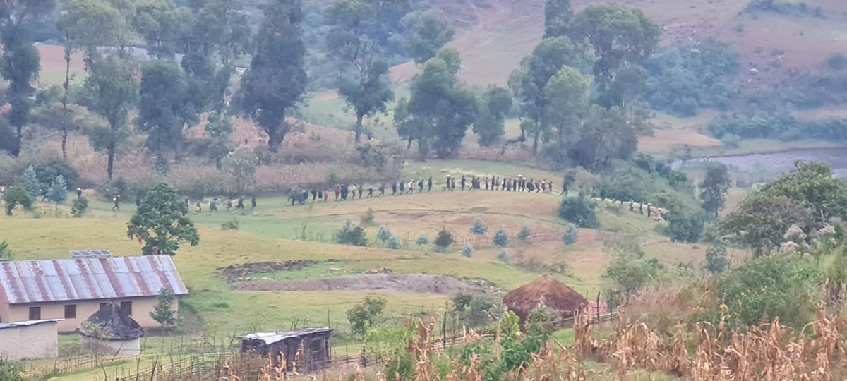 FaithNtako65514's tweet photo. #Sud-#kivu: Selon des sources locales, d'importants renforts attribués à l'armée Rwandaise RDF, ont été aperçus à #GITOGA dans le territoire d'Uvira en direction des hauts plateaux de Minembwe.
Ceci alimente des craintes d'une reprise des offensives sur les axes Uvira-fizi. https://t.co/OP20Pfz2Nh