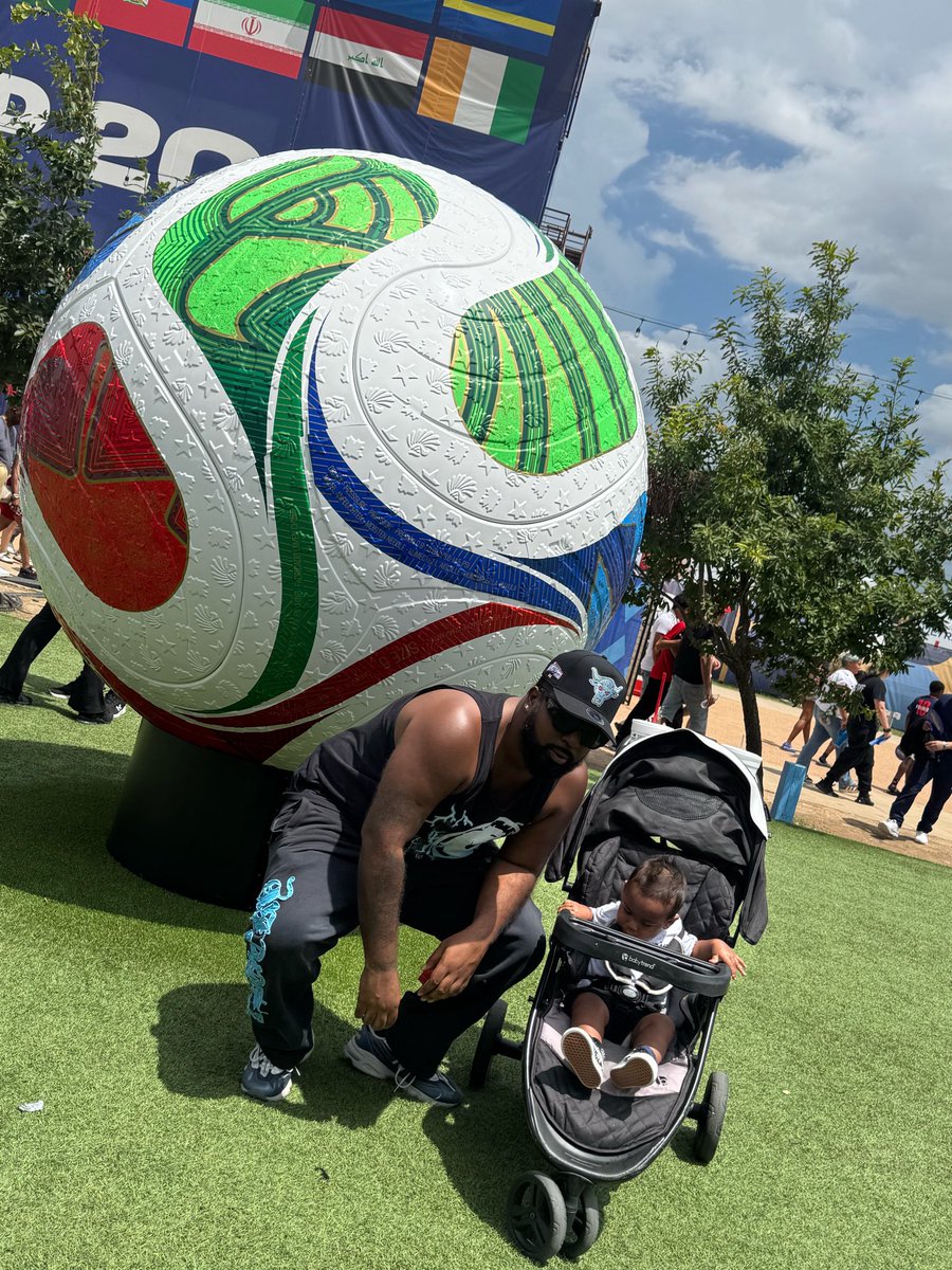 LN_SlickPicks's tweet photo. FIFA fan festival with Baby Slicka https://t.co/yYo3QfRzFc