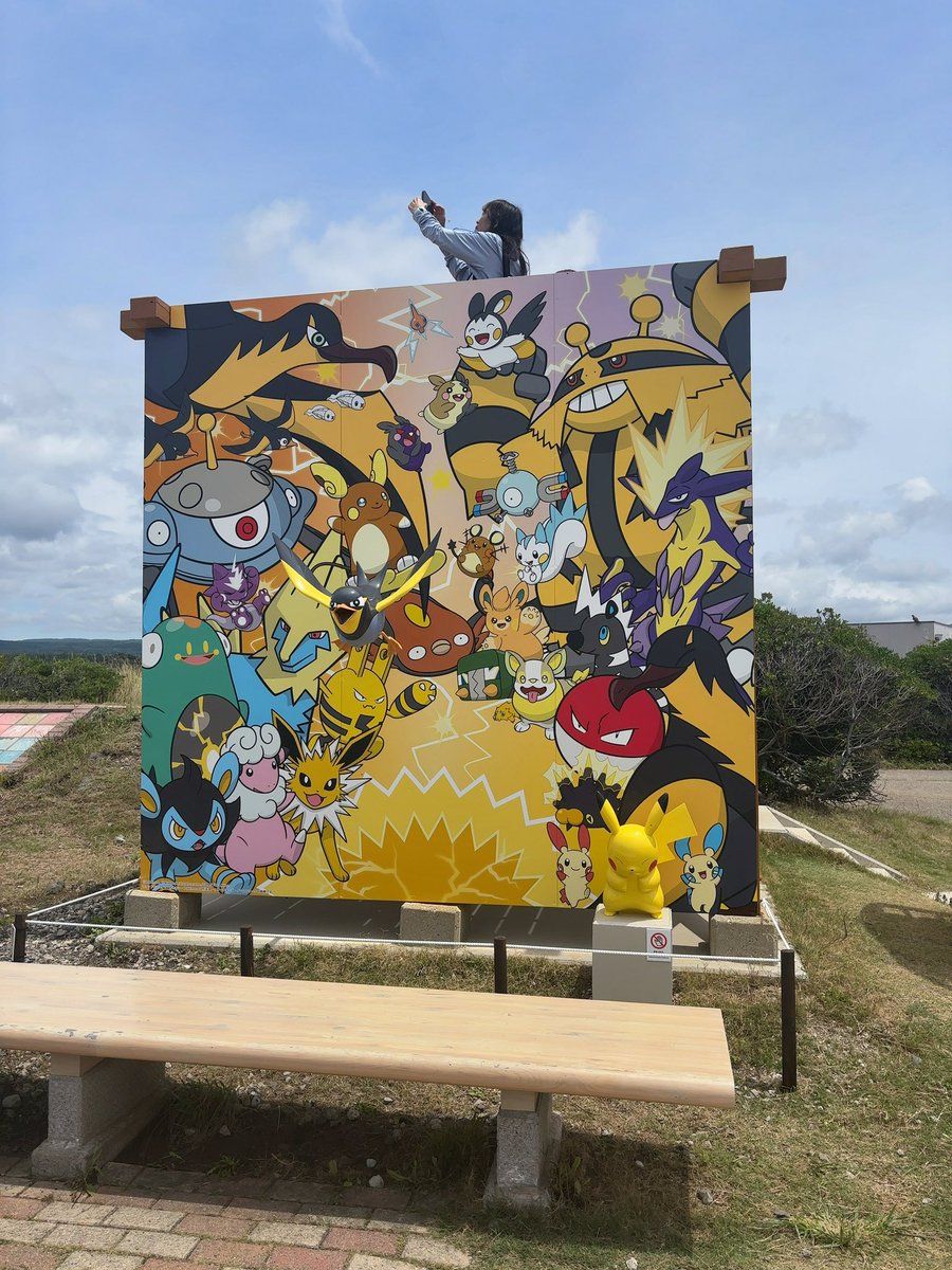 malpasoivan's tweet photo. ニンフィア
#PokemonGO
#ポケモンGO
#ポケふた
#志賀町
世界一長いベンチが、前に来た時よりも綺麗になってた。 https://t.co/XvP6hUE6Fl