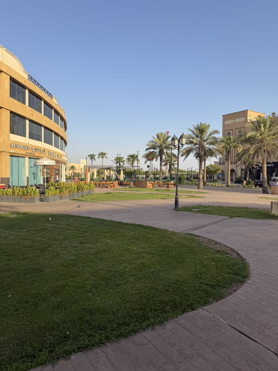 AlyMohsin's tweet photo. Morning miles. Earned coffee. Quiet confidence. ☀️🏃‍♂️☕ #morningrun #coffee #vibes https://t.co/QWtrp5hdMa