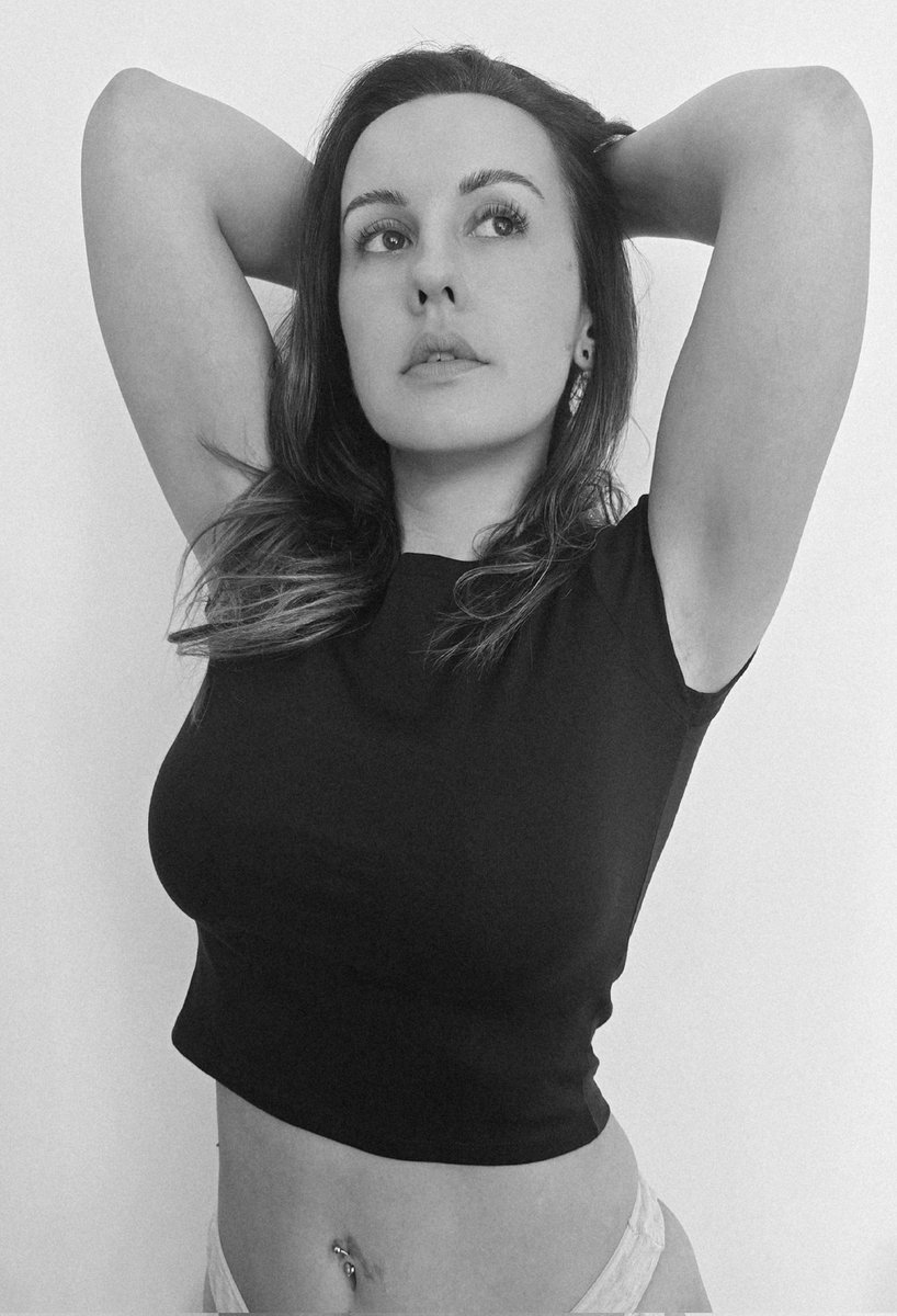KayeDavisSFW tweet picture